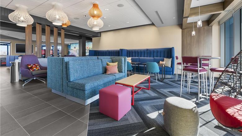 <b>Tru by Hilton Cape Girardeau Lobby</b>. Images powered by <a href="https://iceportal.shijigroup.com/" title="IcePortal" target="_blank">IcePortal</a>.