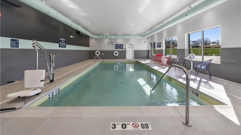 <b>Tru by Hilton Cape Girardeau Pool</b>. Images powered by <a href="https://iceportal.shijigroup.com/" title="IcePortal" target="_blank">IcePortal</a>.