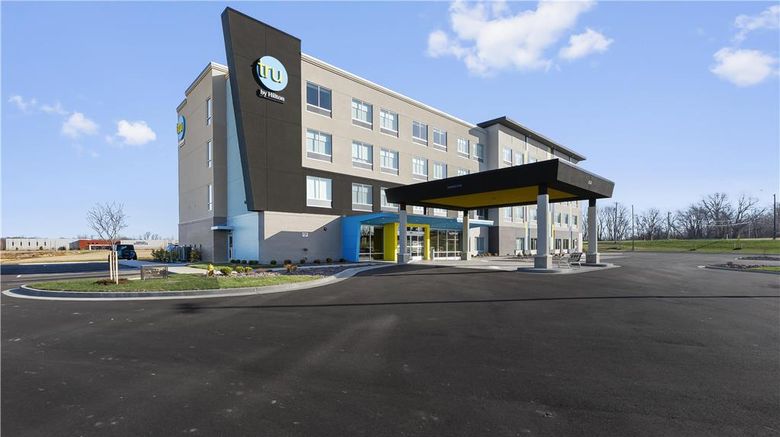 Tru by Hilton Cape Girardeau Exterior. Images powered by <a href="https://iceportal.shijigroup.com" target="_blank" rel="noopener">Ice Portal</a>.
