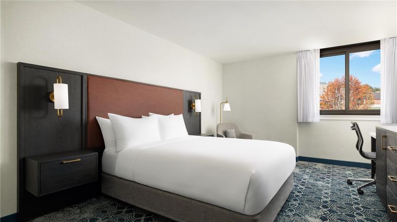 <b>DoubleTree by Hilton Concord Downtown Room</b>. Images powered by <a href="https://iceportal.shijigroup.com/" title="IcePortal" target="_blank">IcePortal</a>.