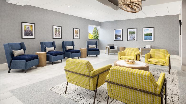 <b>DoubleTree by Hilton Concord Downtown Lobby</b>. Images powered by <a href="https://iceportal.shijigroup.com/" title="IcePortal" target="_blank">IcePortal</a>.