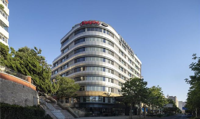 Hampton Inn May Fourth Square Exterior
