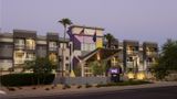 Spark by Hilton Tempe Phoenix Airport Exterior