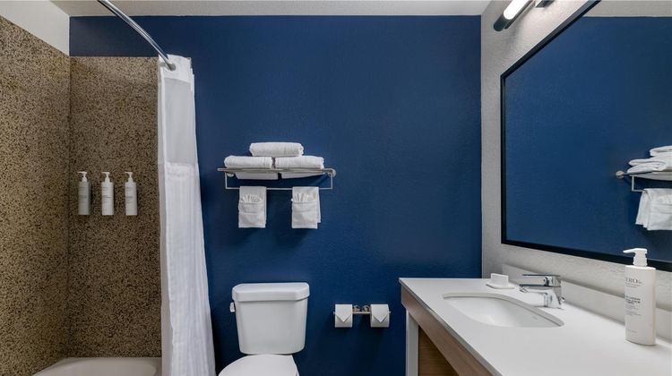 Spark by Hilton Tempe Phoenix Airport Room