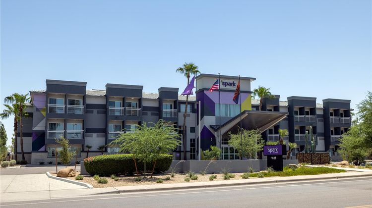 Spark by Hilton Tempe Phoenix Airport Exterior