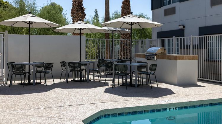 Spark by Hilton Tempe Phoenix Airport Pool