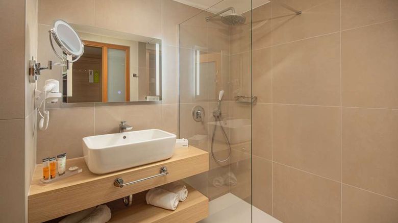 <b>Greenfield Hotel Golf & Spa Room</b>. Images powered by <a href="https://iceportal.shijigroup.com/" title="IcePortal" target="_blank">IcePortal</a>.