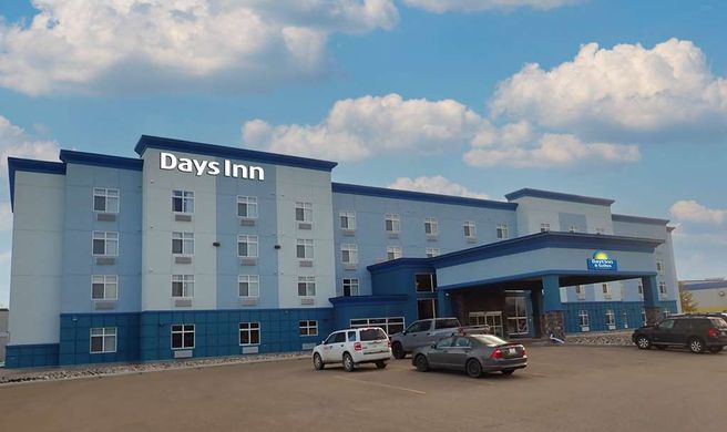 Days Inn & Suites Fort Saskatchewan Exterior