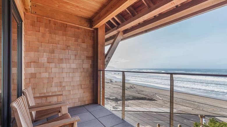 <b>Headlands Coastal Lodge & Spa Suite</b>. Images powered by <a href="https://iceportal.shijigroup.com/" title="IcePortal" target="_blank">IcePortal</a>.