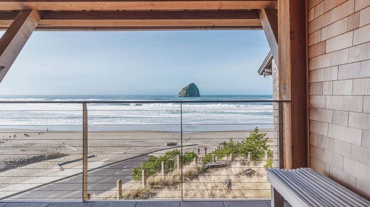 Headlands Coastal Lodge & Spa Suite
