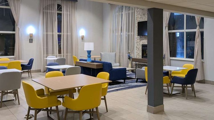 Comfort Inn & Suites Lobby