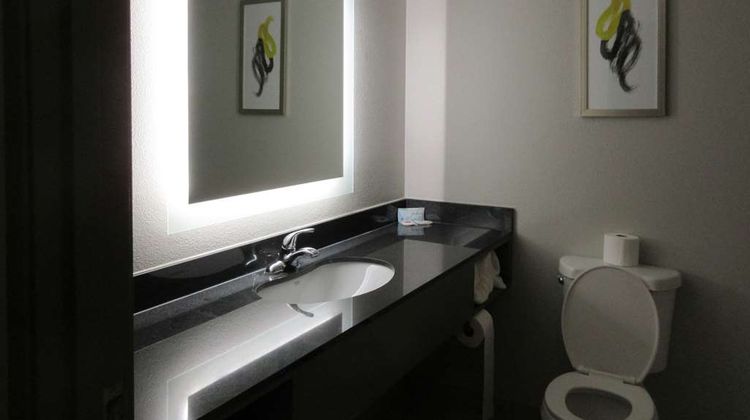 Comfort Inn & Suites Room