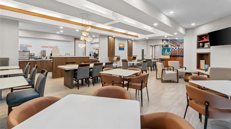 <b>Sonesta ES Suites Goodyear Lobby</b>. Images powered by <a href="https://iceportal.shijigroup.com/" title="IcePortal" target="_blank">IcePortal</a>.