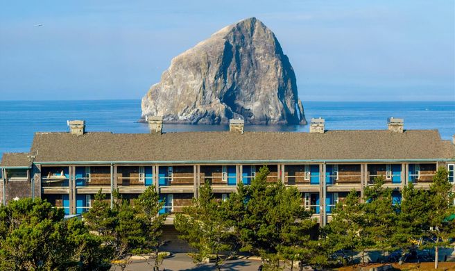 Inn at Cape Kiwanda Exterior