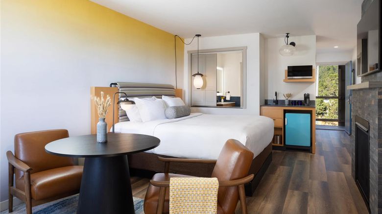 <b>Inn at Cape Kiwanda Room</b>. Images powered by <a href="https://iceportal.shijigroup.com/" title="IcePortal" target="_blank">IcePortal</a>.