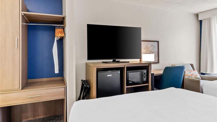 Spark by Hilton Wytheville East Main Str Room