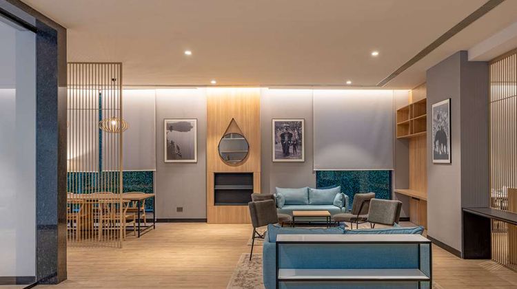 Park Inn & Suites by Radisson East Fort Lobby
