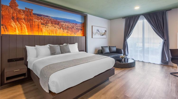 The Valor Hotel Room