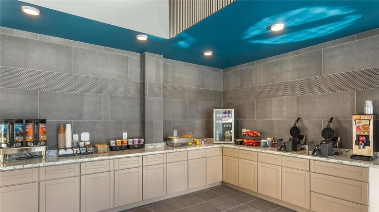 <b>The Valor Hotel Restaurant</b>. Images powered by <a href="https://iceportal.shijigroup.com/" title="IcePortal" target="_blank">IcePortal</a>.
