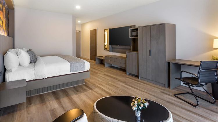 The Valor Hotel Room