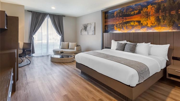 The Valor Hotel Room