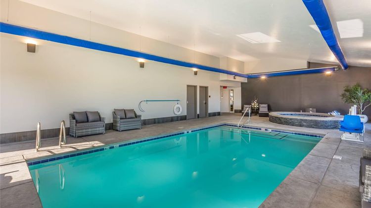 The Valor Hotel Pool