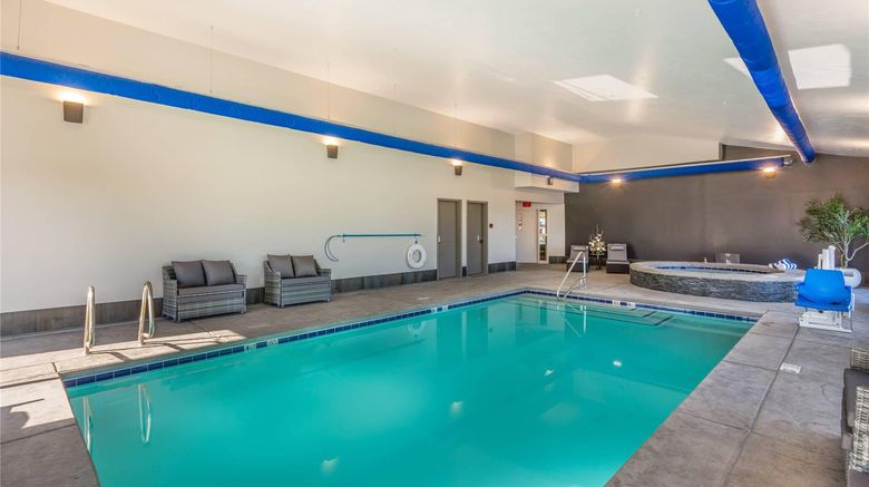 <b>The Valor Hotel Pool</b>. Images powered by <a href="https://iceportal.shijigroup.com/" title="IcePortal" target="_blank">IcePortal</a>.