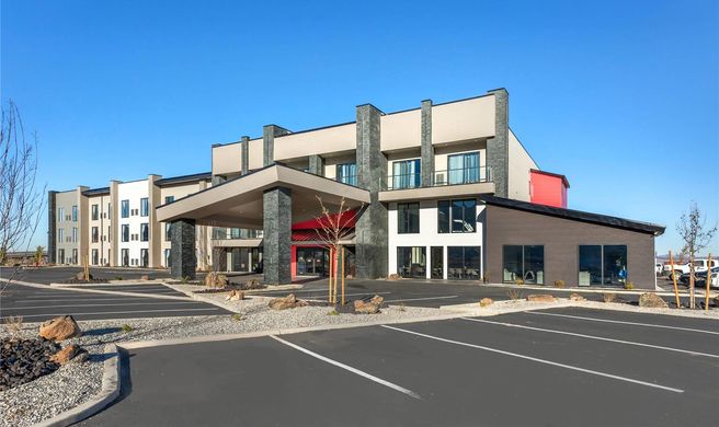 The Valor Hotel Exterior