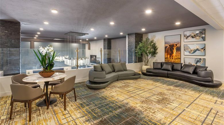 <b>The Valor Hotel Lobby</b>. Images powered by <a href="https://iceportal.shijigroup.com/" title="IcePortal" target="_blank">IcePortal</a>.