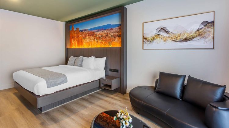 The Valor Hotel Room