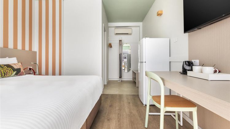Cavenagh Hotel Room
