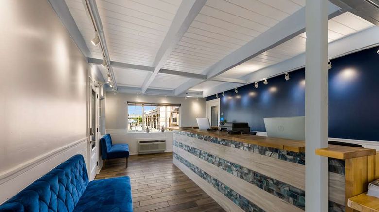 <b>Comfort Inn Lobby</b>. Images powered by <a href="https://iceportal.shijigroup.com/" title="IcePortal" target="_blank">IcePortal</a>.