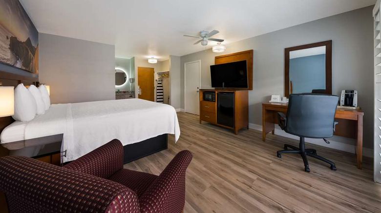 <b>Comfort Inn Room</b>. Images powered by <a href="https://iceportal.shijigroup.com/" title="IcePortal" target="_blank">IcePortal</a>.