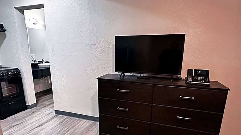 <b>Studio City Suites, a Travelodge by Wyndham Room</b>. Images powered by <a href="https://iceportal.shijigroup.com/" title="IcePortal" target="_blank">IcePortal</a>.