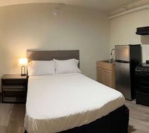 Studio City Suites, a Travelodge by Wyndham Room