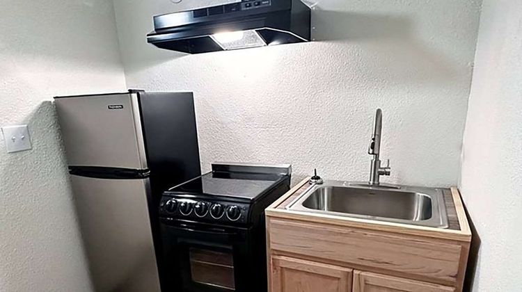 Studio City Suites, a Travelodge by Wyndham Room