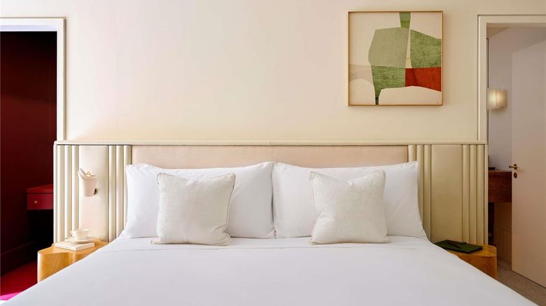 <b>Delano London Room</b>. Images powered by <a href="https://iceportal.shijigroup.com/" title="IcePortal" target="_blank">IcePortal</a>.