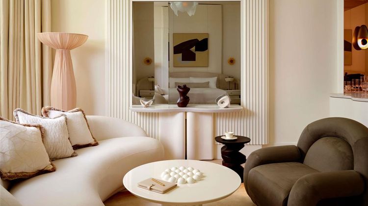 60 Hyde Park Gate Hotel Room