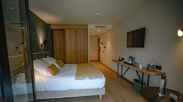 Auberge De La Caillere Room