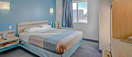 Econo Lodge Menomonie Room