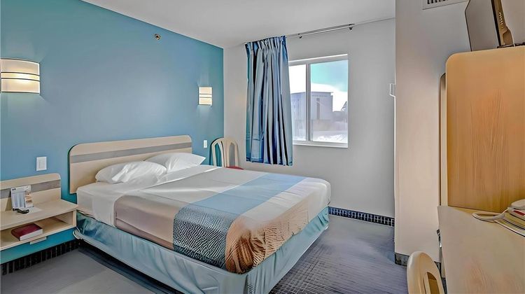 Econo Lodge Menomonie Room