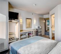 Econo Lodge Menomonie Room