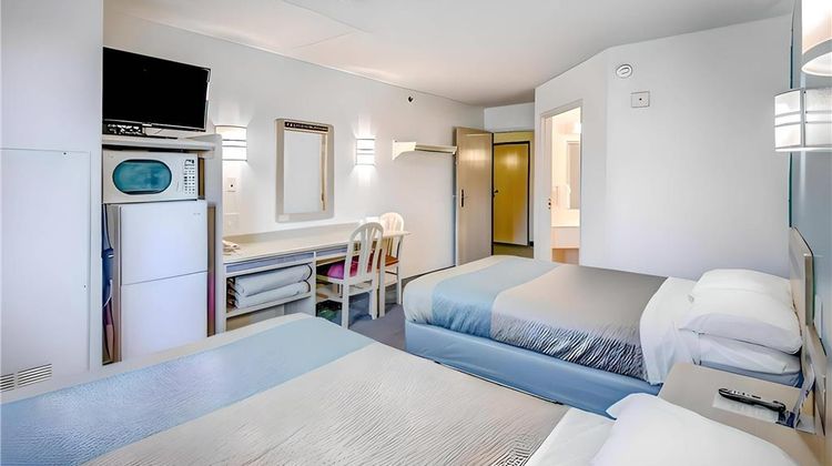 Econo Lodge Menomonie Room