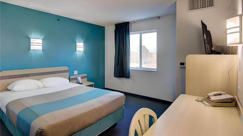 <b>Econo Lodge Menomonie Room</b>. Images powered by <a href="https://iceportal.shijigroup.com/" title="IcePortal" target="_blank">IcePortal</a>.