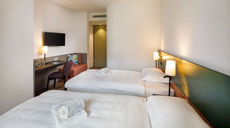 <b>Bellinzona Sud Swiss Quality Hotel Room</b>. Images powered by <a href="https://iceportal.shijigroup.com/" title="IcePortal" target="_blank">IcePortal</a>.
