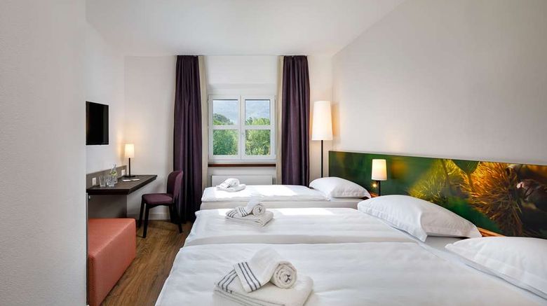 <b>Bellinzona Sud Swiss Quality Hotel Room</b>. Images powered by <a href="https://iceportal.shijigroup.com/" title="IcePortal" target="_blank">IcePortal</a>.