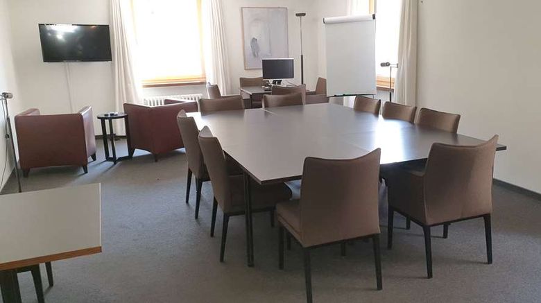 <b>Hauser Hotel, St. Moritz Meeting</b>. Images powered by <a href="https://iceportal.shijigroup.com/" title="IcePortal" target="_blank">IcePortal</a>.