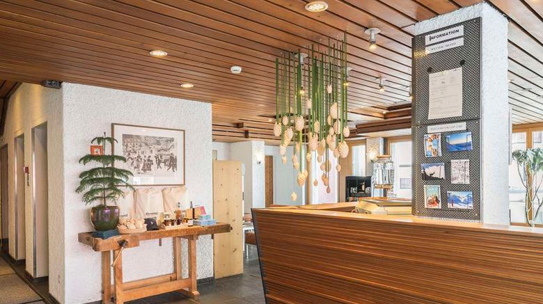 <b>Hauser Hotel, St. Moritz Lobby</b>. Images powered by <a href="https://iceportal.shijigroup.com/" title="IcePortal" target="_blank">IcePortal</a>.