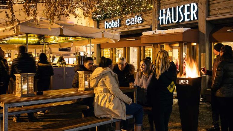 <b>Hauser Hotel, St. Moritz Restaurant</b>. Images powered by <a href="https://iceportal.shijigroup.com/" title="IcePortal" target="_blank">IcePortal</a>.