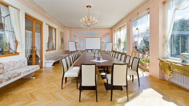 <b>Wittelsbacher Hof Swiss Quality Hotel Meeting</b>. Images powered by <a href="https://iceportal.shijigroup.com/" title="IcePortal" target="_blank">IcePortal</a>.